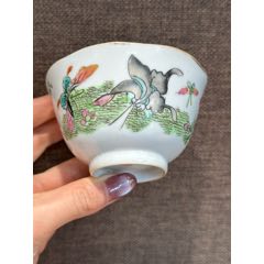 清同治粉彩蝶戀花花口茶園
