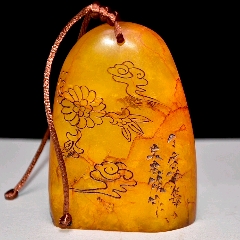 珍品旧藏．篆刻家丙申年西唐刻精品寿山石田黄级田黄石古兽印章。 石质