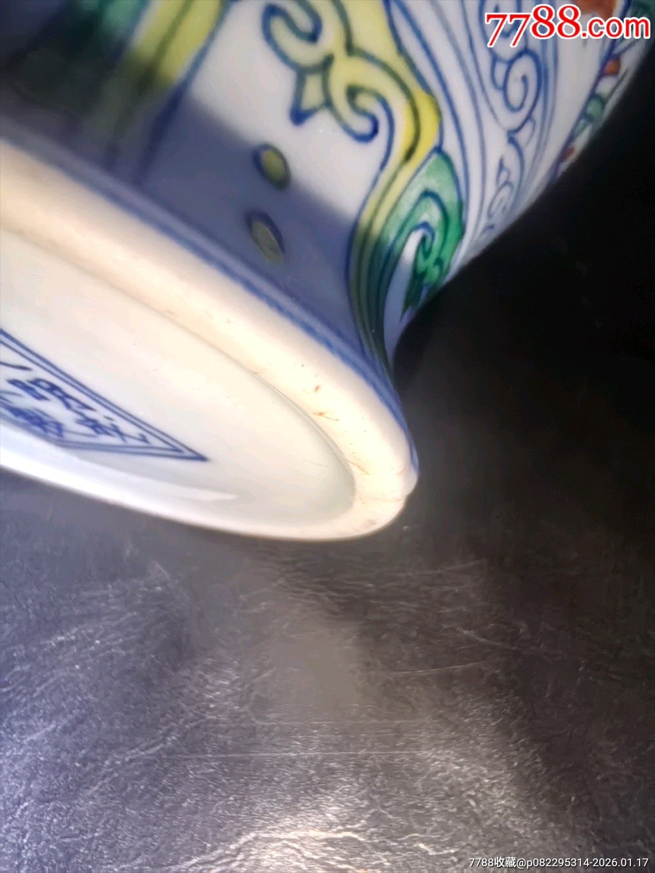 斗彩人物小蓋罐口沿處有裂紋蓋子打不開！_價(jià)格50元_第21張_