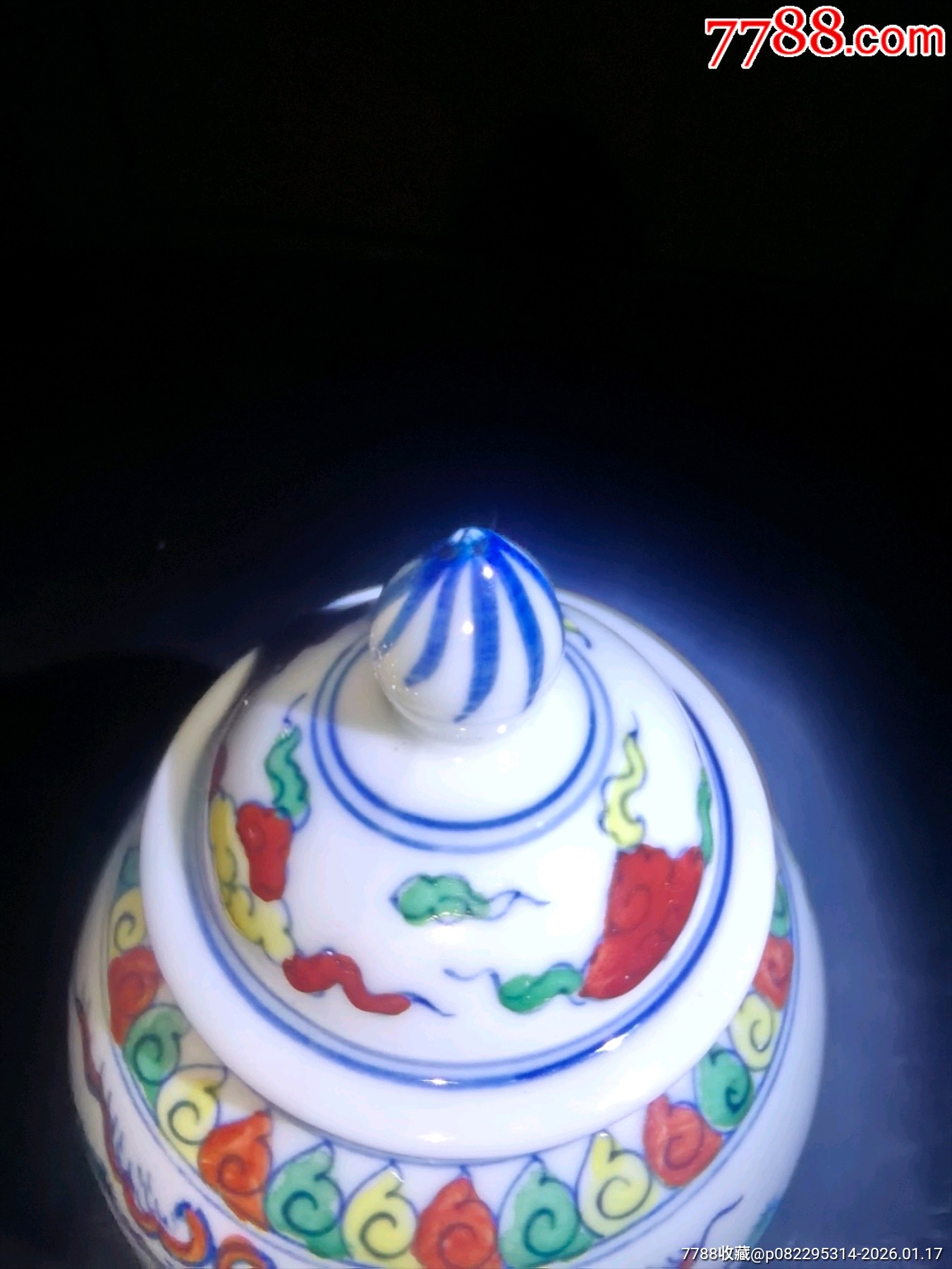 斗彩人物小蓋罐口沿處有裂紋蓋子打不開！_價(jià)格50元_第15張_