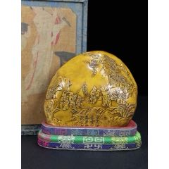 旧藏珍品布盒装纯手工雕刻寿山石印章。《龙王戏珠》名人雕刻，雕工精细