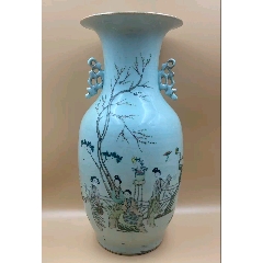 歐洲回流。晚清民國(guó)細(xì)路粉彩桃花美女大賞瓶。畫(huà)工精細(xì)，絕對(duì)算是同