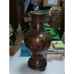 景泰藍(lán)花瓶一個(gè)，出自住家戶，年代自定，品相如圖，歡迎收藏