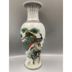 歐洲回流，解放初重工粉彩花鳥魚尾瓶。。。畫工精細，絕對算是同類題材中
