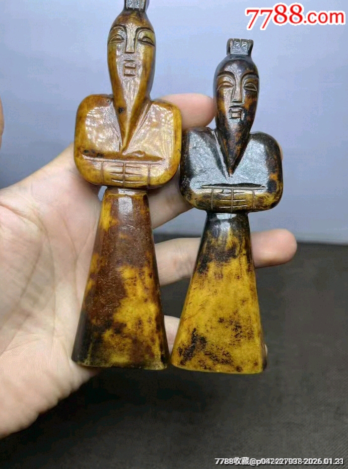 低价转让2块人物古玉，家里老人以前酷爱收藏各种各样的老古玉老物件