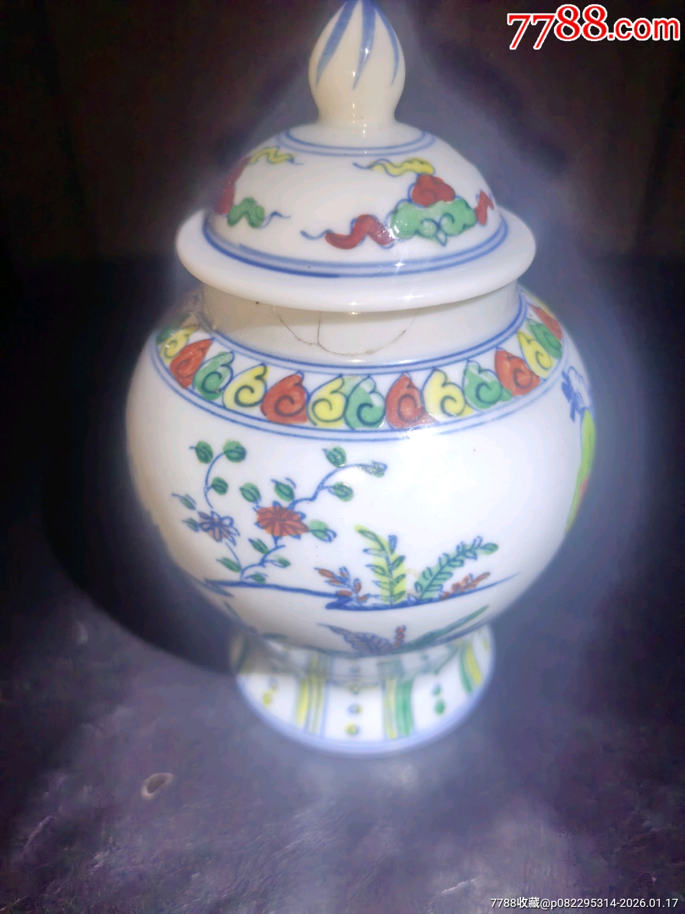 斗彩人物小蓋罐口沿處有裂紋蓋子打不開！_價(jià)格50元_第4張_