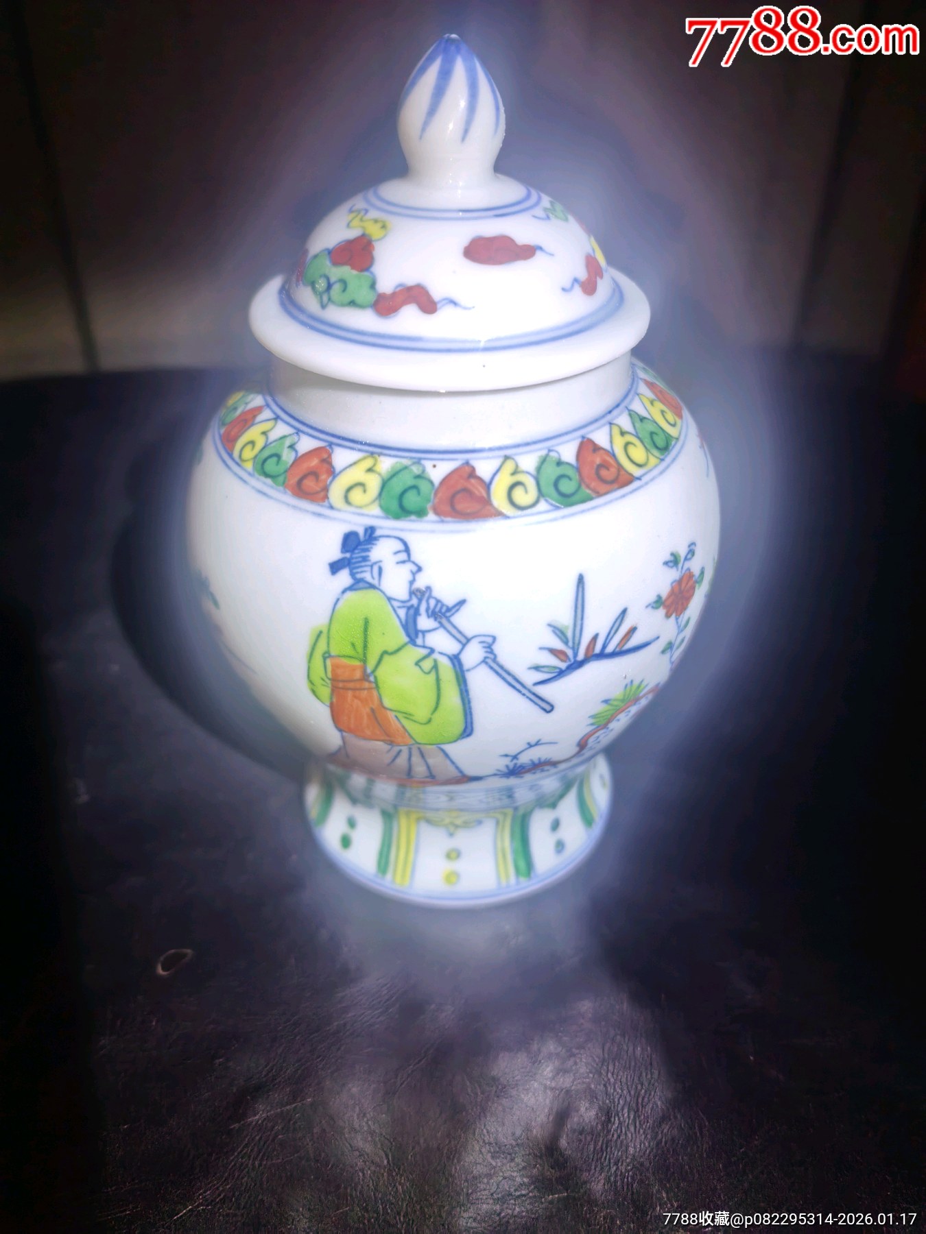 斗彩人物小蓋罐口沿處有裂紋蓋子打不開！_價(jià)格50元_第1張_