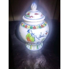 斗彩人物小蓋罐口沿處有裂紋蓋子打不開(kāi)！