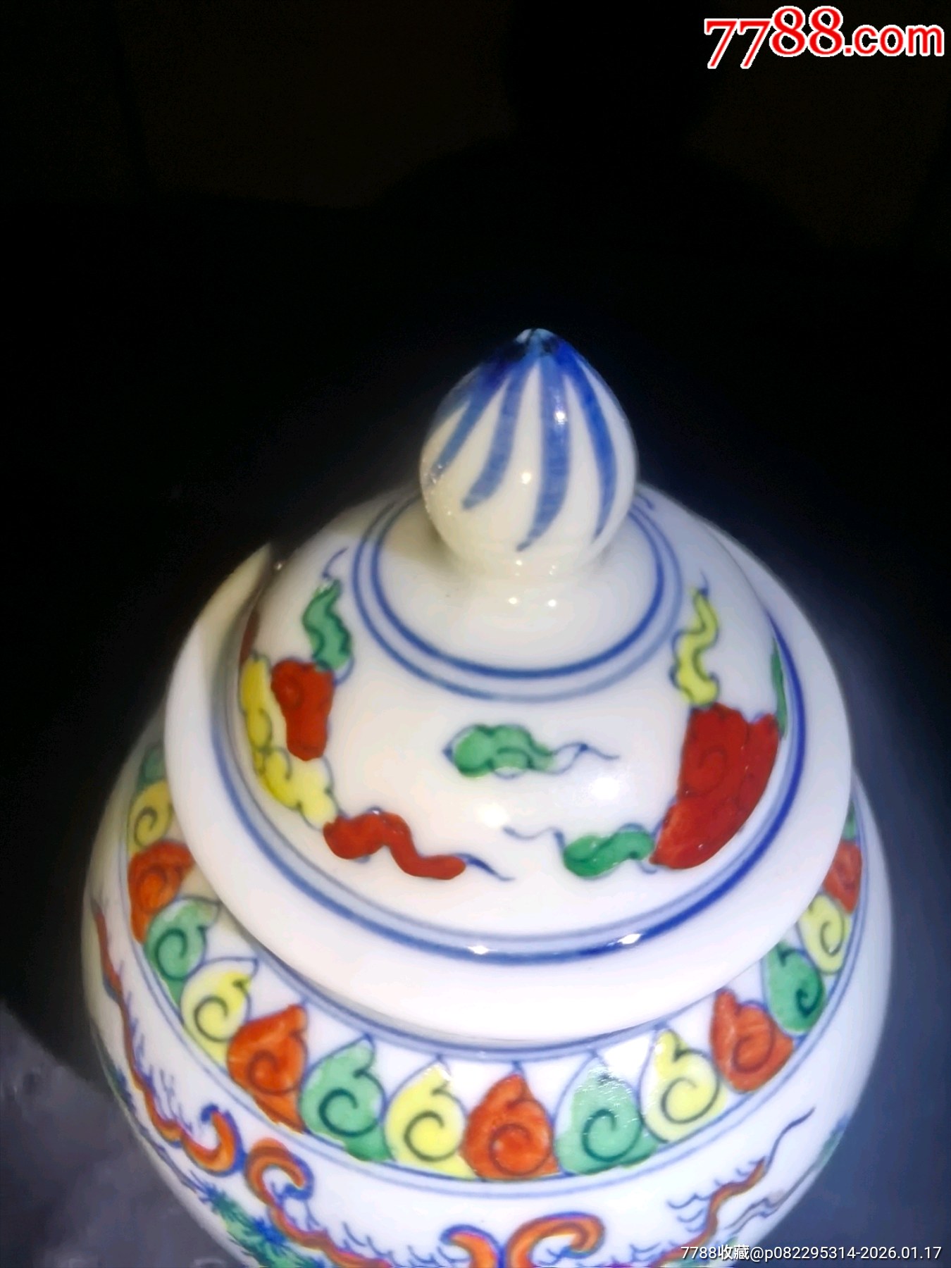 斗彩人物小蓋罐口沿處有裂紋蓋子打不開！_價(jià)格50元_第11張_