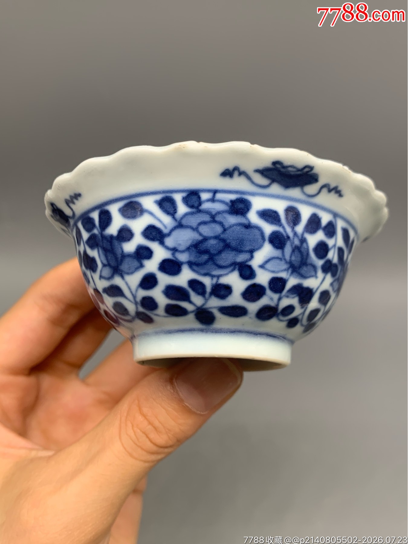清乾隆青花花卉纹花口杯__【7788相机收藏】
