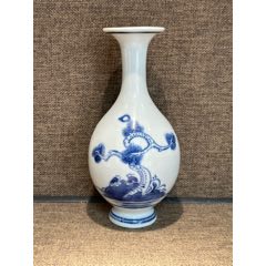 清乾隆青花松下對弈圖琵琶尊