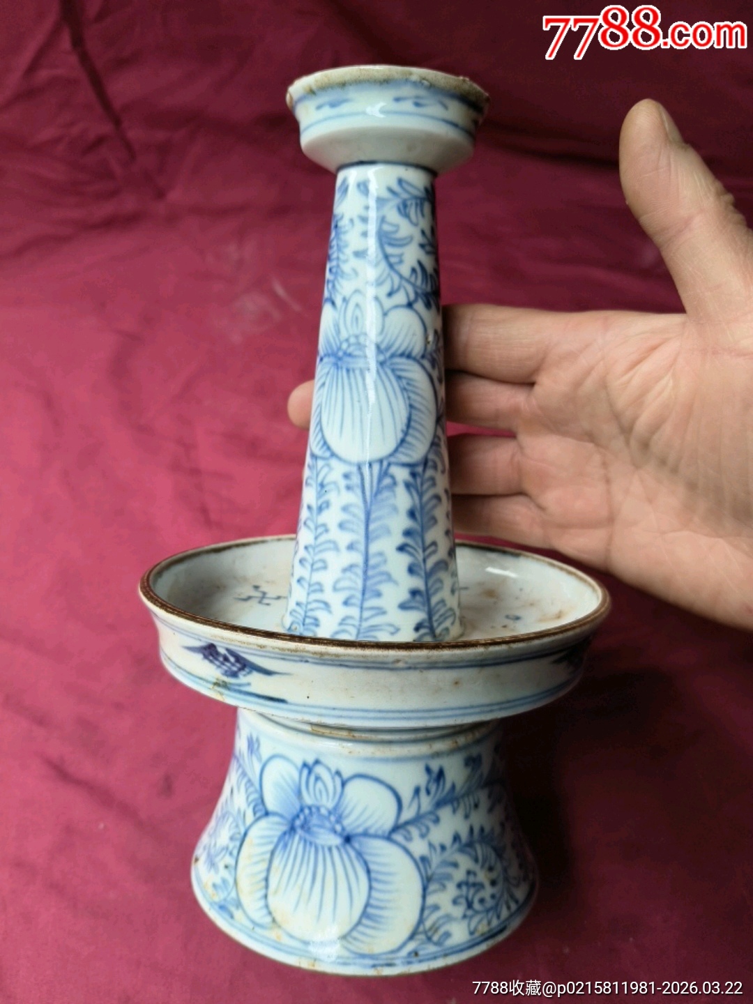 中国六朝時代蓮花模様青磁油灯 MOCOパスポートに採用されたデザインの作品紹介②「青花辰砂蓮花文壺