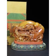 旧藏珍品布盒装纯手工雕刻寿山石印章。《龙王戏珠》名人雕刻，雕工精细