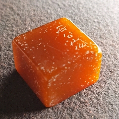 珍藏壽山田黃石印閑章1枚《江清月近人》