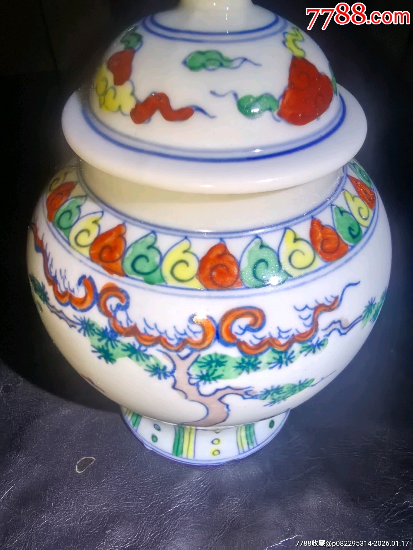 斗彩人物小蓋罐口沿處有裂紋蓋子打不開！_價(jià)格50元_第12張_