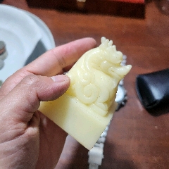 原味完美品连江田黄石雕山水人物大摆件一个__【7788旧书网】
