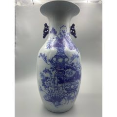 歐洲回流，晚清民國(guó)博古青花大瓶。畫工精細(xì)，絕對(duì)算是同類題材中的佼佼者了