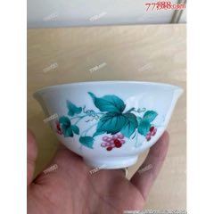 珍藏收清代宫廷乾清宫藏极品青花瓷碗一对品相完好画工精细配老漆器盒一