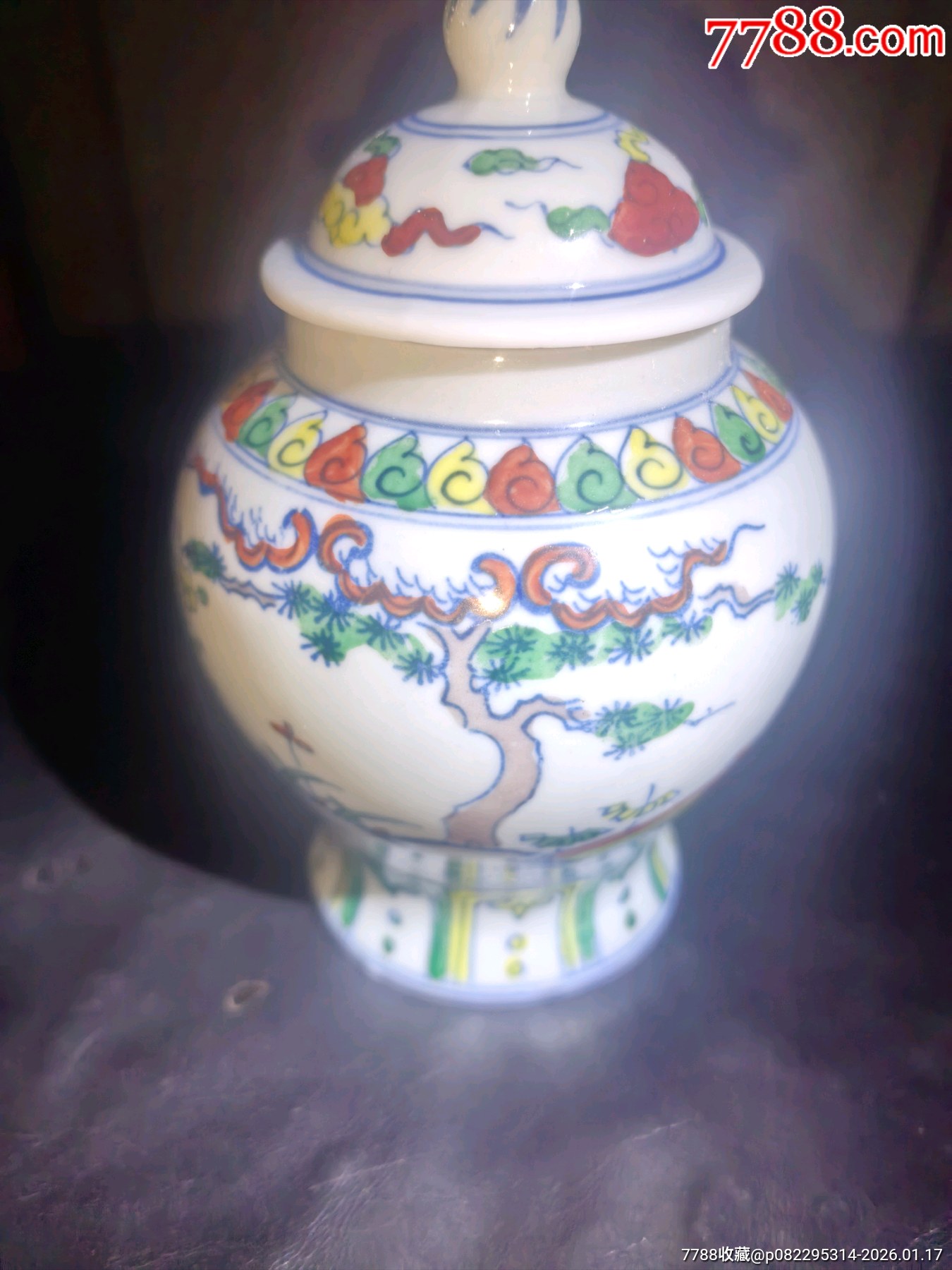 斗彩人物小蓋罐口沿處有裂紋蓋子打不開！_價(jià)格50元_第9張_