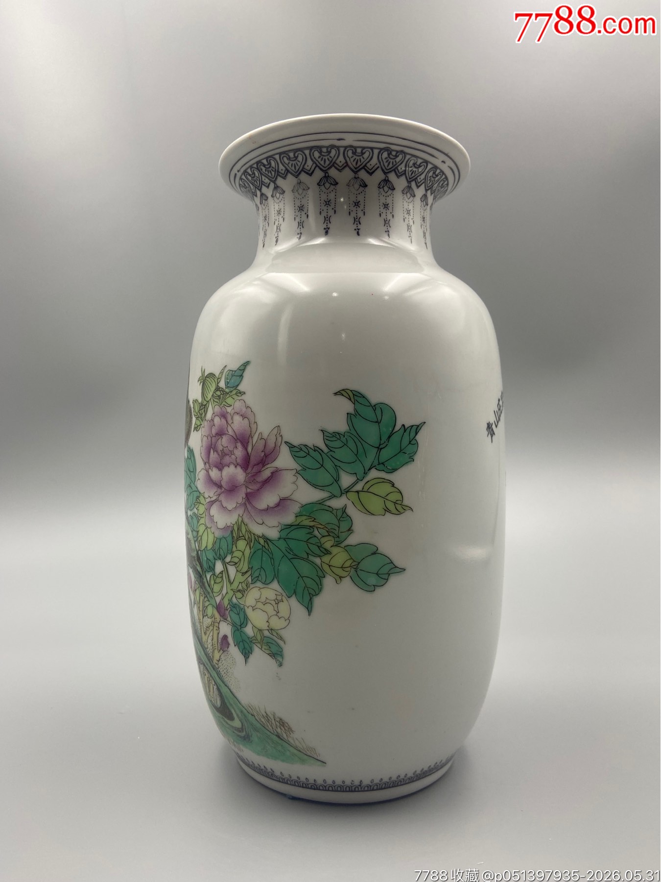 歐洲回流，解放初567花鳥燈籠瓶。紀(jì)年款后寫。畫工精細(xì)，絕對算是同類題材中的_價(jià)格361元_第4張_