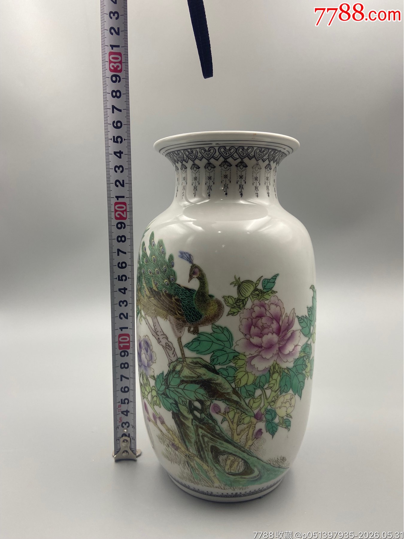 歐洲回流，解放初567花鳥燈籠瓶。紀(jì)年款后寫。畫工精細(xì)，絕對算是同類題材中的_價(jià)格361元_第6張_