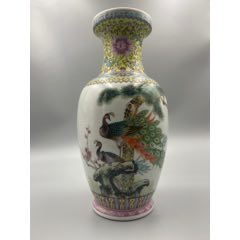 歐洲回流，解放初567花鳥細路粉彩賞瓶。畫工精細，絕對算是同類題材中的佼佼者